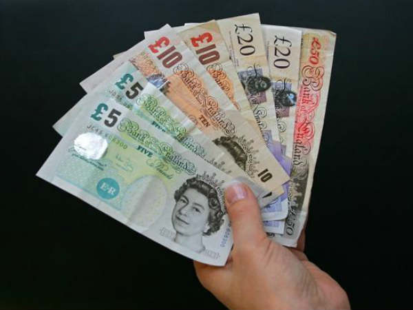 खर्च किए करोड़ों रु