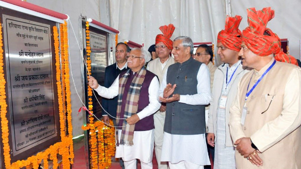 विकास परियोजनाओं का उद्घाटन और शिलान्यास करते हरियाणा के मुख्यमंत्री मनोहर लाल खट्टर। विकास परियोजनाओं का उद्घाटन और शिलान्यास करते हरियाणा के मुख्यमंत्री मनोहर लाल खट्टर।