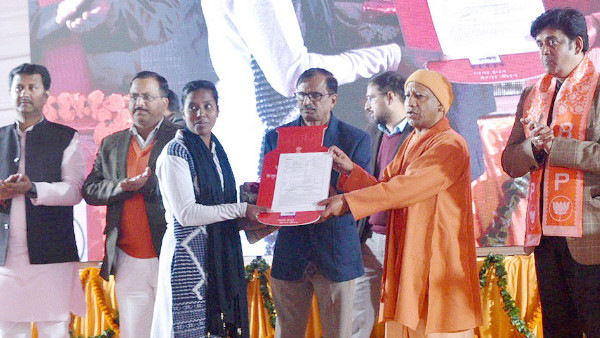 CM योगी ने 1616 लाख की लागत से 29 परियोजनाओं की दी सौगात