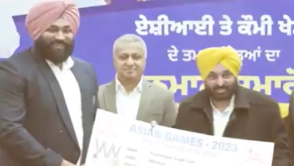 CM मान ने पदक विजेताओं को सौंपे 29 करोड़ रुपये का पुरस्कार