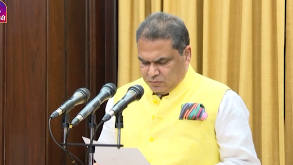 पंजाब: AAP सांसद ने फ्लैगशिप स्टोर का किया दौरा