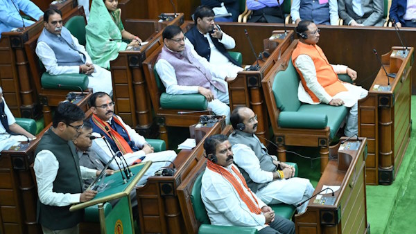 छत्तीसगढ़: वित्त मंत्री ने पेश किया बजट