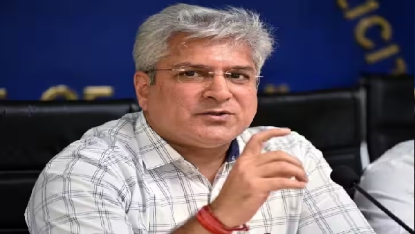 Kailash Gehlot over E buses 