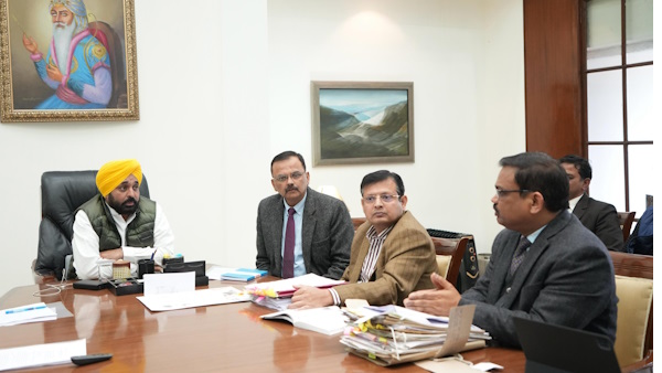  NOC की शर्त हटाने पर CM मान ने अधिकारियों के साथ की बैठक