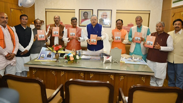 रमन सिंह ने वार्षिक कैलेंडर व डायरी का किया विमोचन