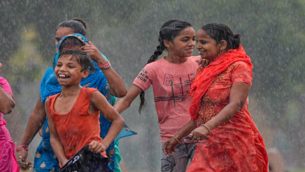 Delhi weather update tODAY