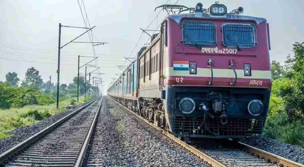 Chhath Puja 2025  Indian Railway To Run Special Train
