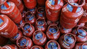 LPG cylinder Shortage: LPG संकट का अलर्ट, कमर्शियल गैस की कमी से होटल-रेस्टोरेंट बंद होने का खतरा