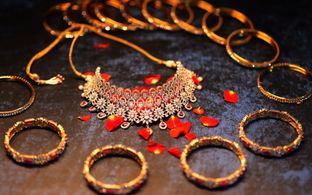 Gold Price Today: 18 अप्रैल को सोना फिर हुआ महंगा! अक्षय तृतीया पर सोना खरीदने से पहले जानें आज का ताजा भाव