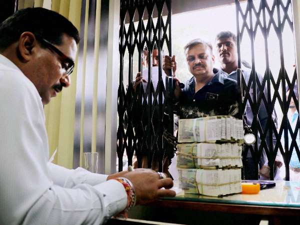 Is it Possible To Deposit Money In Salary Account Of HDFC Bank?