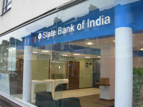 What is the minimum average balance needed in SBI Savings Accounts? 