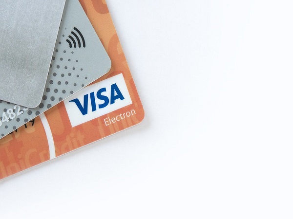 What are contactless cards?