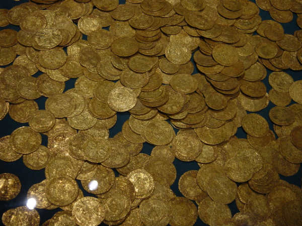 Gold Extends Gains As US Jobs Data, Fresh Tariffs On EU Offer A Leg Up Gold Extends Gains As US Jobs Data, Fresh Tariffs On EU Offer A Leg Up