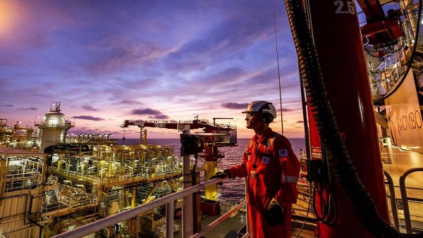 Prabhudas Lilladher Picks 10 Oil & Gas Sector Stocks To Buy, Sees Up To 41% Gain