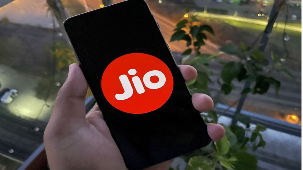 Reliance Jio Q1 Net Profit Surges 12% To Rs 4,863 Crore