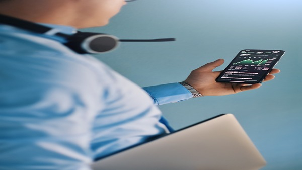 Chandan Taparia of Motilal Oswal Recommends 3 Stocks To Buy Today, 24th July