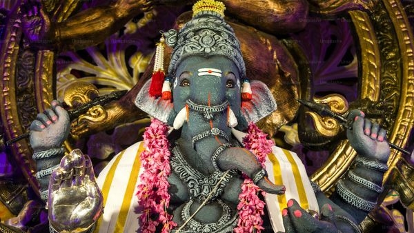  A representation of Ganesha with a round belly and a dish of prasad, symbolizing wealth and prosperity 