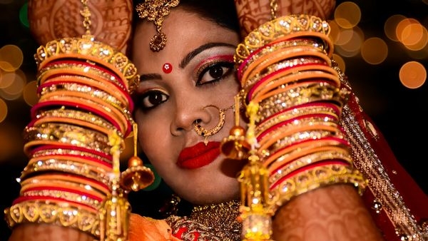 A couple planning for post-wedding expenses A couple planning for post-wedding expenses