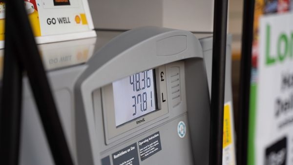 An image illustrating how central banks use interest rates to combat inflation An image illustrating how central banks use interest rates to combat inflation