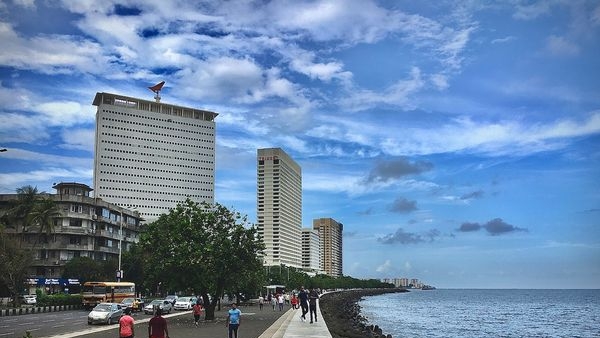 Image of congested Indian city depicting lack of proper infrastructure