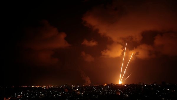 Graph displaying an immediate spike in crude oil prices post Israeli-Hamas conflict