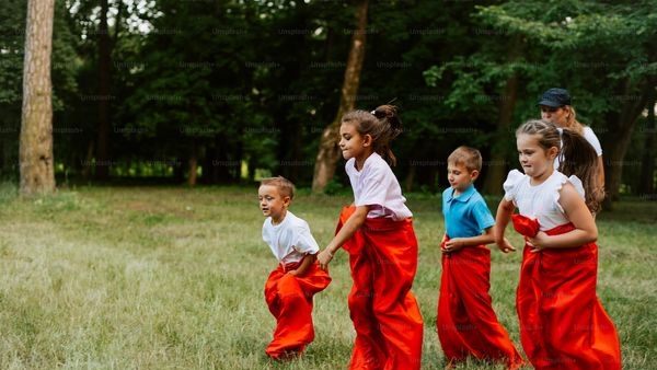 Image of children learning about money management from their parents Image of children learning about money management from their parents