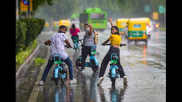 Gadkari Highlights Indias Electric Bike Export Potential