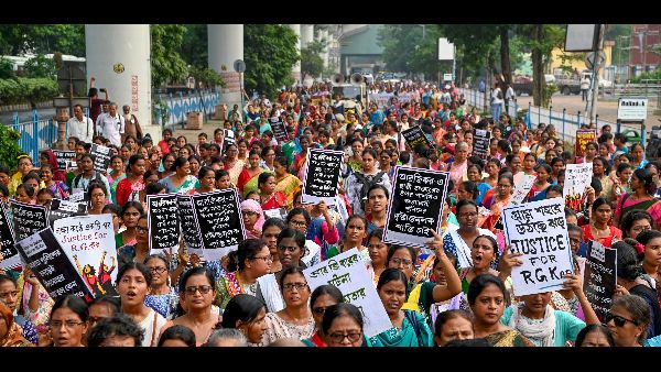 CBI Arrests Pune Registrar in Bribery Case