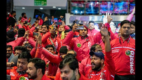 Zomato CEO Urges Malls to Support Delivery Partners