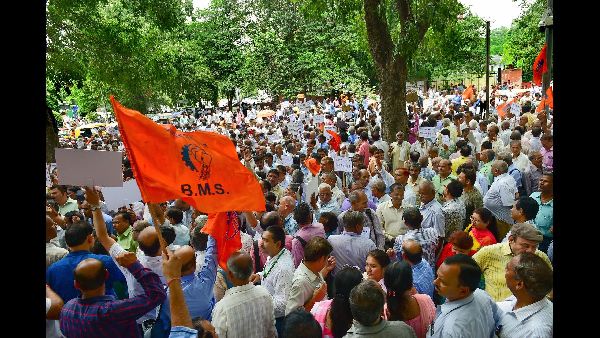 SBI Declares MTNL Loan Accounts Sub-Standard