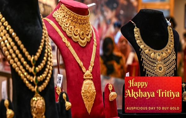 Gold Prices Drop on Akshaya Tritiya 2025: Must-Know Buying Tips as Shoppers Rush