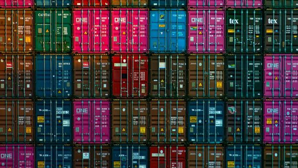 Chinese Sellers Face Tough Decisions Amid US Tariff Increases