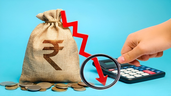 Rupee Falls 17 Paise to 86.72 Against USD Amid Rise in Global Crude Oil Prices