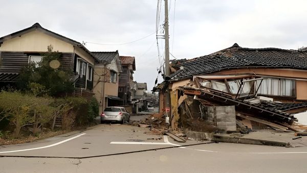 Earthquake warning center