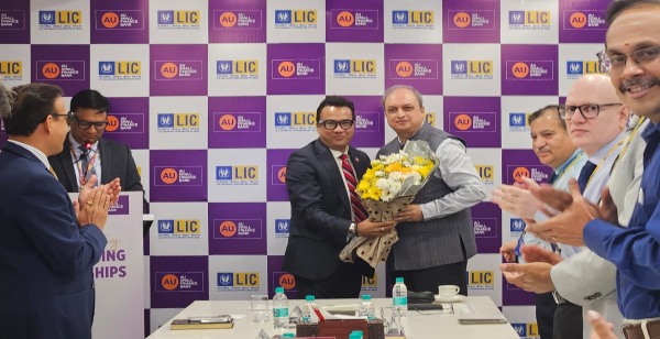 Uttam Tibrewal  Executive Director  amp amp  Deputy CEO  AU Small Finance Bank  and Mr  Hemant Buch  Executive Director  MBAC   LIC of India
