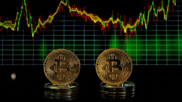 Bitcoin Struggles at $111K, Altcoins in Red, Solana Jumps Over 22% This Week