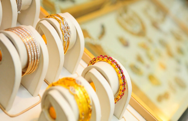 Gold Rate In India Crash Rs 10,300 In 24K/100 Grams: Gold Prices Outlook