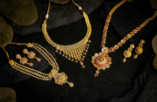 Gold Rates In India In Navratri; 24K/100 Grams Short Of Rs 8,100 For Peak, BUY?