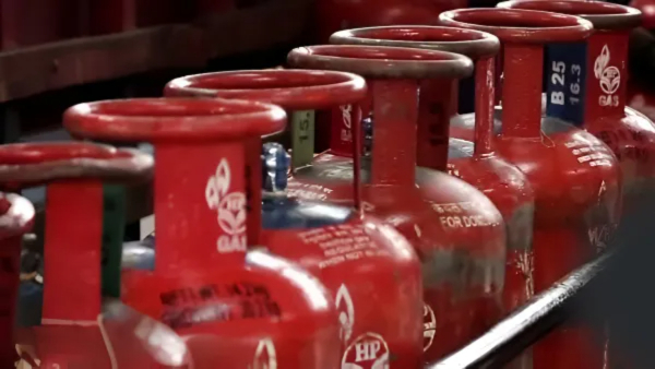 Kochi Faces LPG Cylinder Supply Crunch as People Rush to Book in Advance 