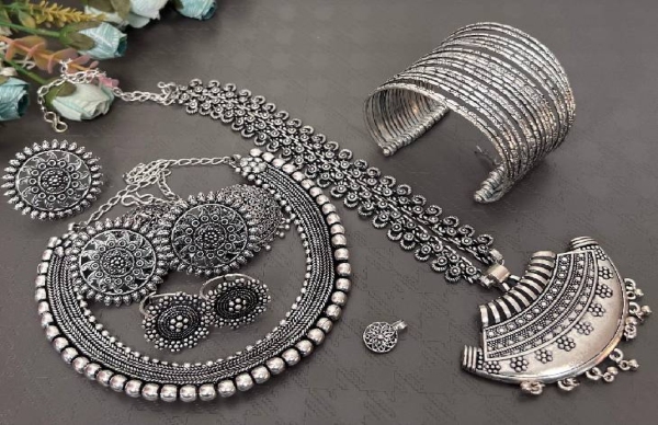 Gold Rates Fall, Silver Rates Flat On Diwali; 24K, 22K, 18K Gold In Big Cities