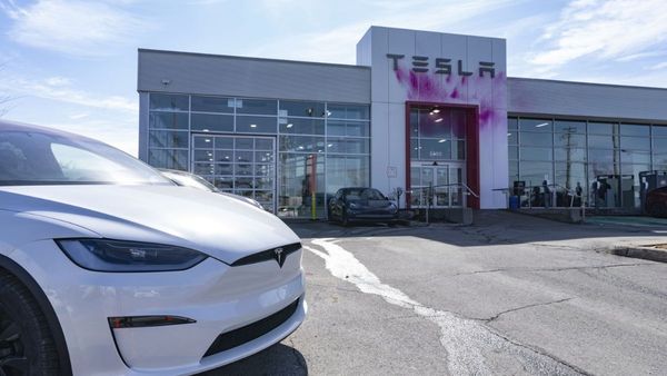 2.9 Million Tesla Cars Under Investigation: Self-Driving Mode Accidents Raise Concerns