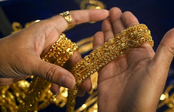 Gold Rate In India Nears PEAK Ahead Of Wedding Season, 24K, 22K, 18K Gold Prices