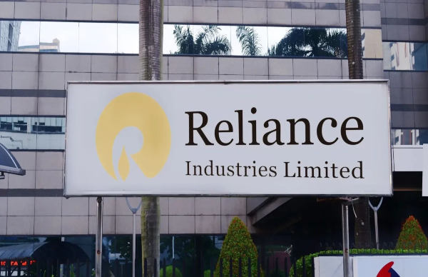 HDFC Bank Vs Reliance Industries: Who Has More Weightage In Nifty? Who To Buy?