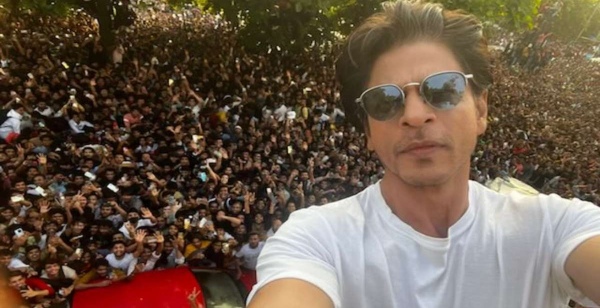 Shah Rukh Khan Birthday: SRK Exclusive Fan Meet Today; Check Time, Venue, Passes