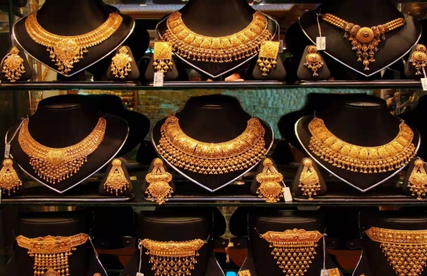 Gold Rates In India Is Away Rs 69,300/100 Grams From Peak; Know Weekly Outlook Gold Rates In India Is Away Rs 69,300/100 Grams From Peak; Know Weekly Outlook