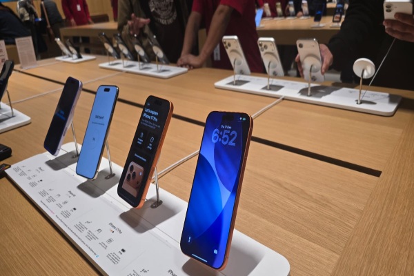 Apple Valentine   s Day 2026 Sale