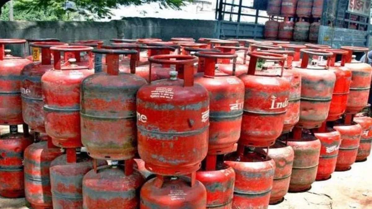 LPG Prices From March 1, 2026: Big Shock Before Holi! 19Kg LPG Prices Hiked By Rs 28 To Rs 31; Check Rates