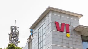 Mobile Recharge Plans to Get Costlier? Vodafone Idea Chairman Kumar Mangalam Birla Backs Periodic Tariff Increases
