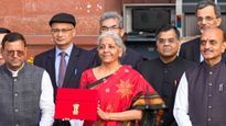  Budget 2023: ಬಜೆಟ್‌ಗೆ ಕೆಂಪು ಸೀರೆ ಉಟ್ಟ ವಿತ್ತ ಸಚಿವೆ, ವಿಶೇಷತೆಯೇನು?