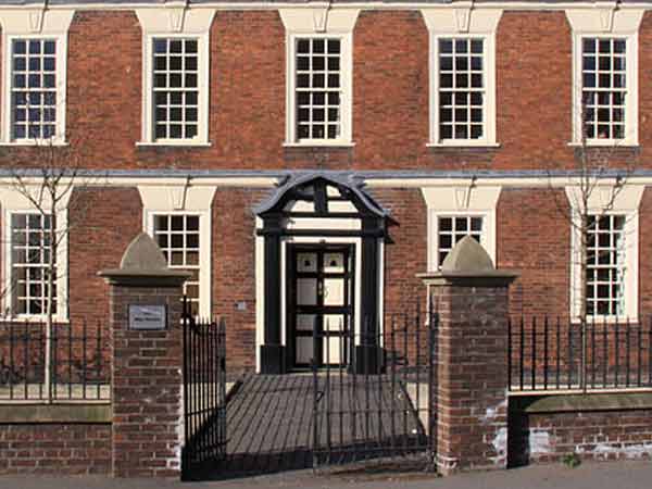 ಐಷಾರಾಮಿ ಬಂಗಲೆ